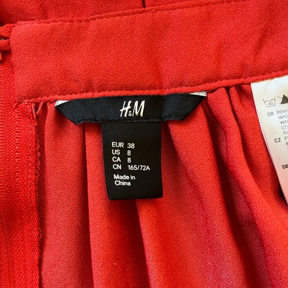 H&M Pleasted Skirt with Pockets - Picture 8 of 8